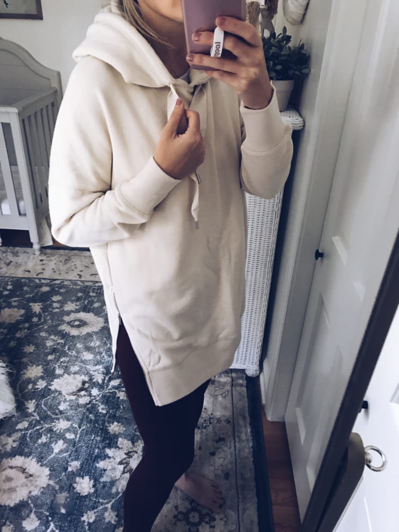 Motherhood blogger, Lynzy & Co. and her fitting room diaries. Showcasing mom style from a variety of different stores, up today? American Eagle!